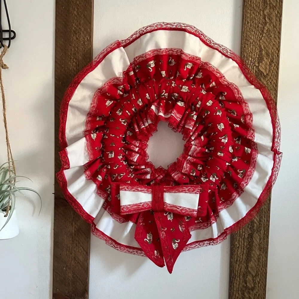 Vintage 1970s Christmas Holiday Wreath Handmade Red White Ruffled Swan Print